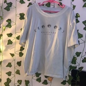 White hollister t-shirt